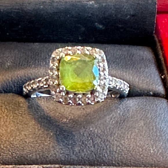 Jewelry - Sterling Silver 925 Ring with Peridot stone and diamond chips